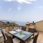 아파트 3 Bedroom With Sea View 토록스