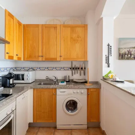 3 Bedroom With Sea View 아파트 토록스